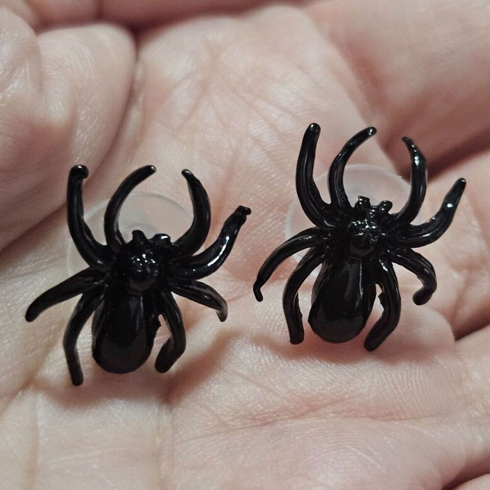 Black spider earrings Halloween creepy